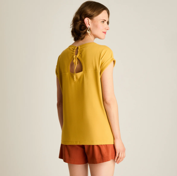 Polera Mostaza con Estampado